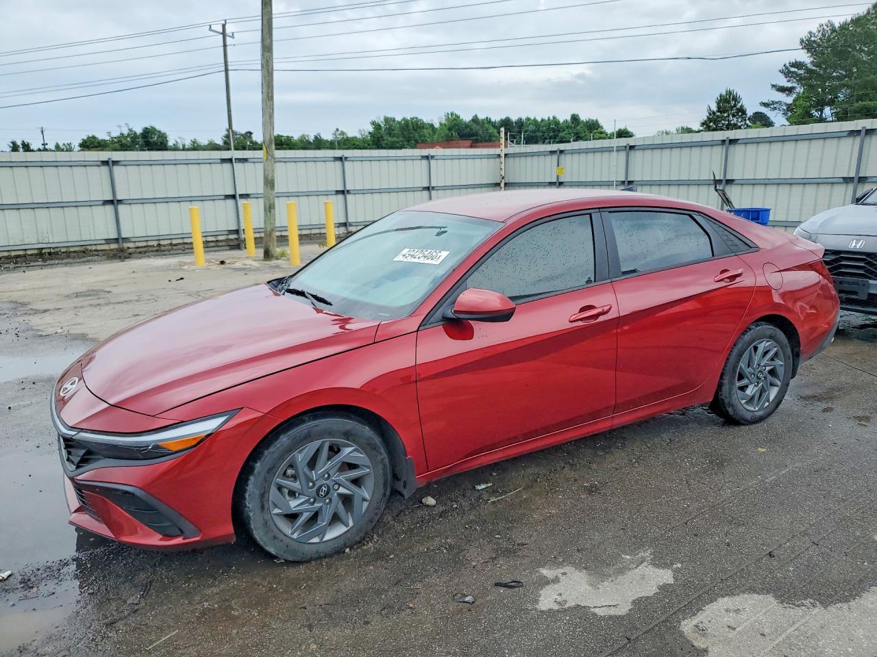 Salvage Hyundai ELANTRA Image