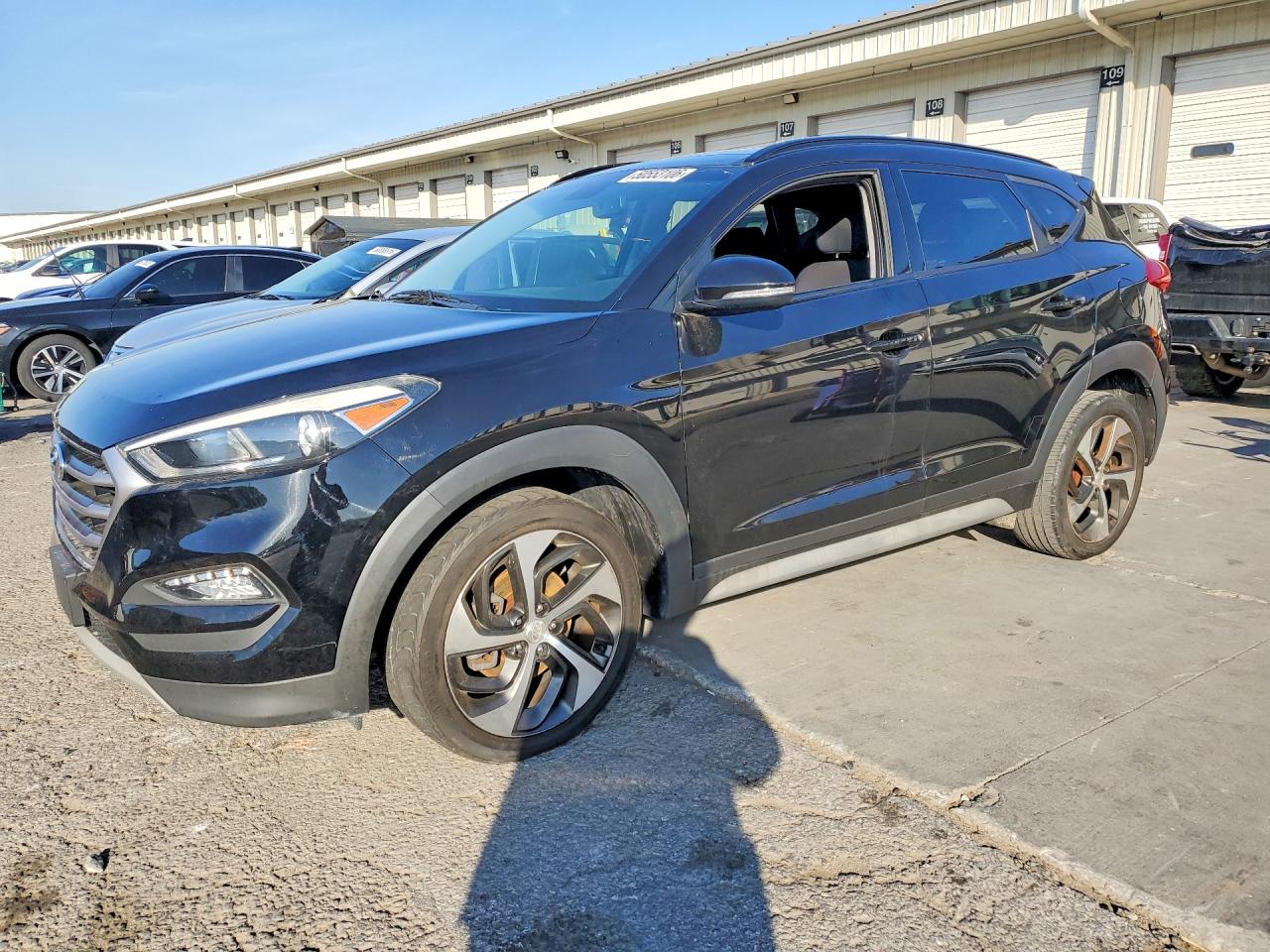 Salvage Hyundai TUCSON Image