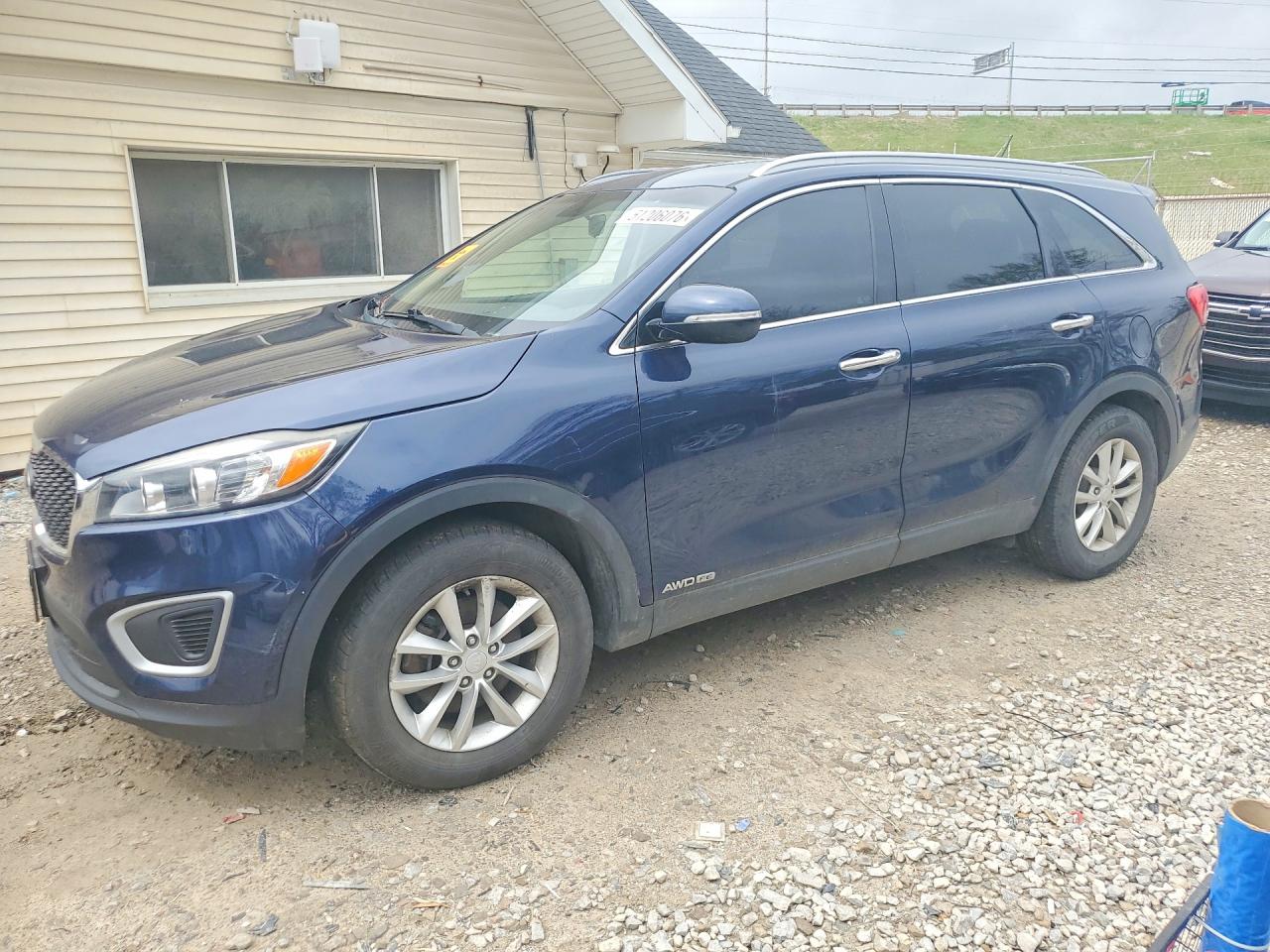 Salvage Kia Sorento Image