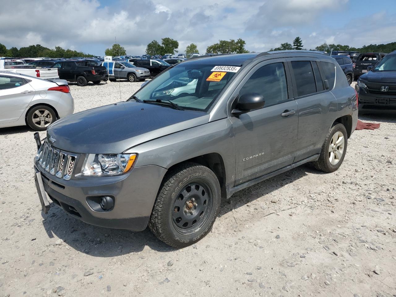Salvage Jeep Compass Image