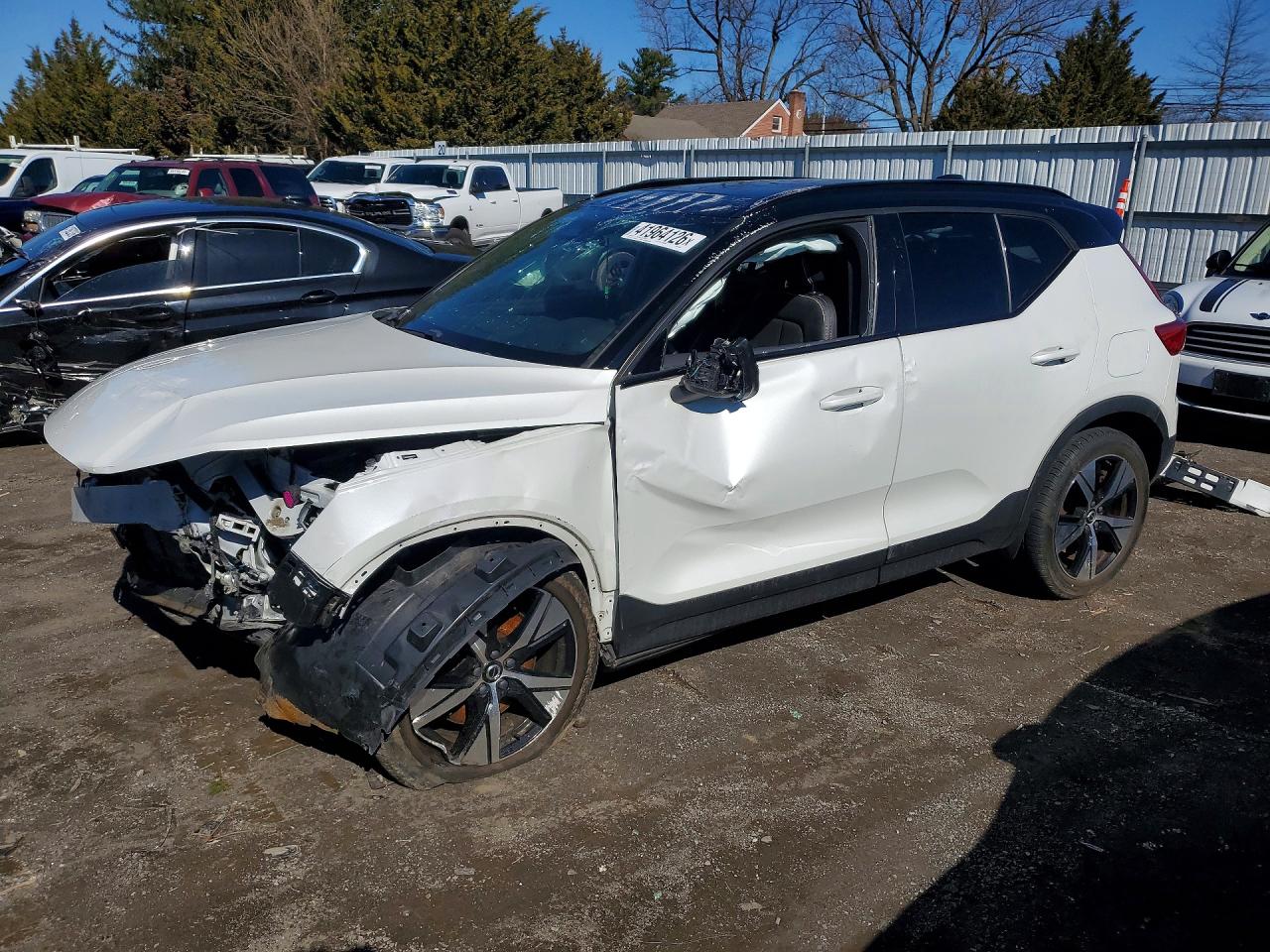 Salvage Volvo XC40 Image
