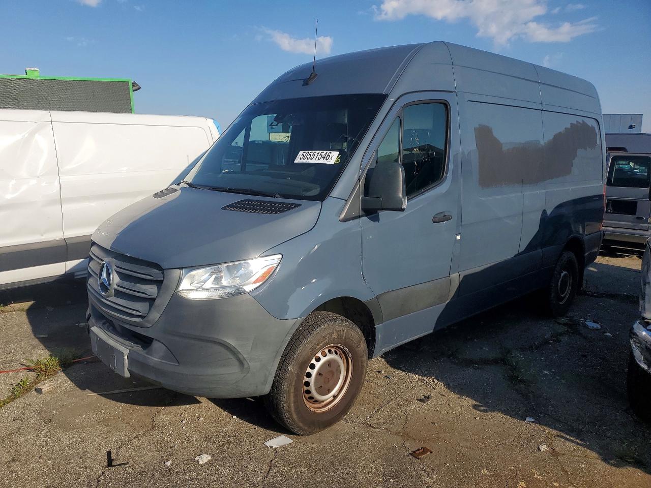 Salvage Mercedes-Benz Sprinter Image