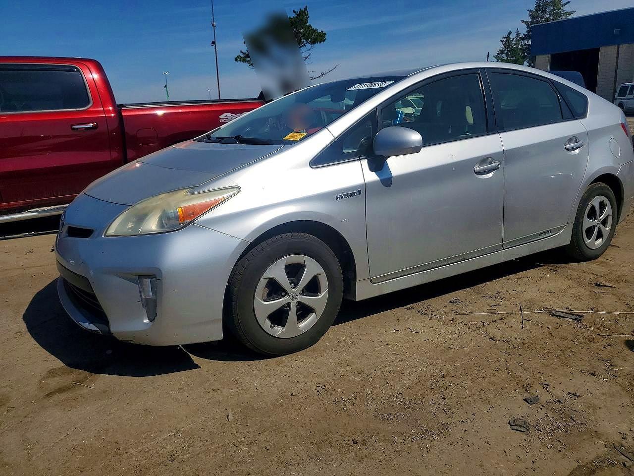 Salvage Toyota Prius Image