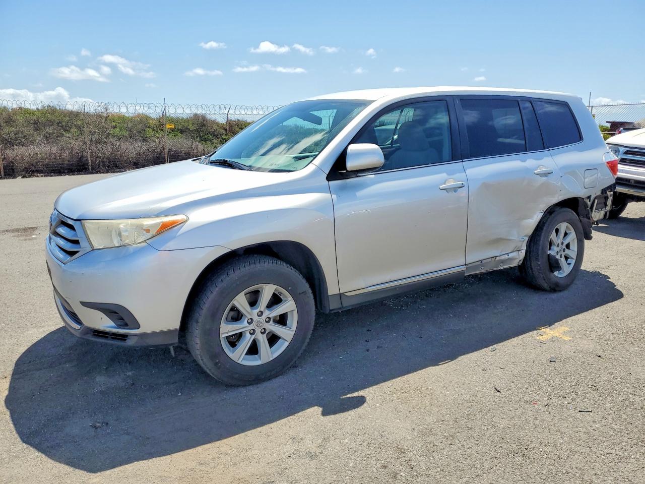 Salvage Toyota Highlander Image