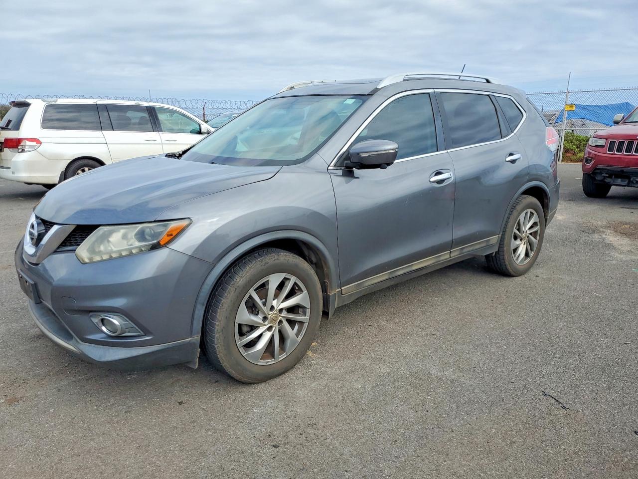 Salvage Nissan Rogue Image