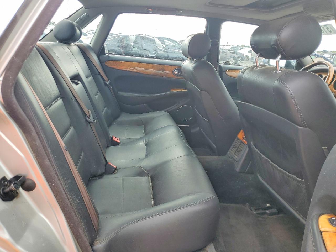 Jaguar XJR
