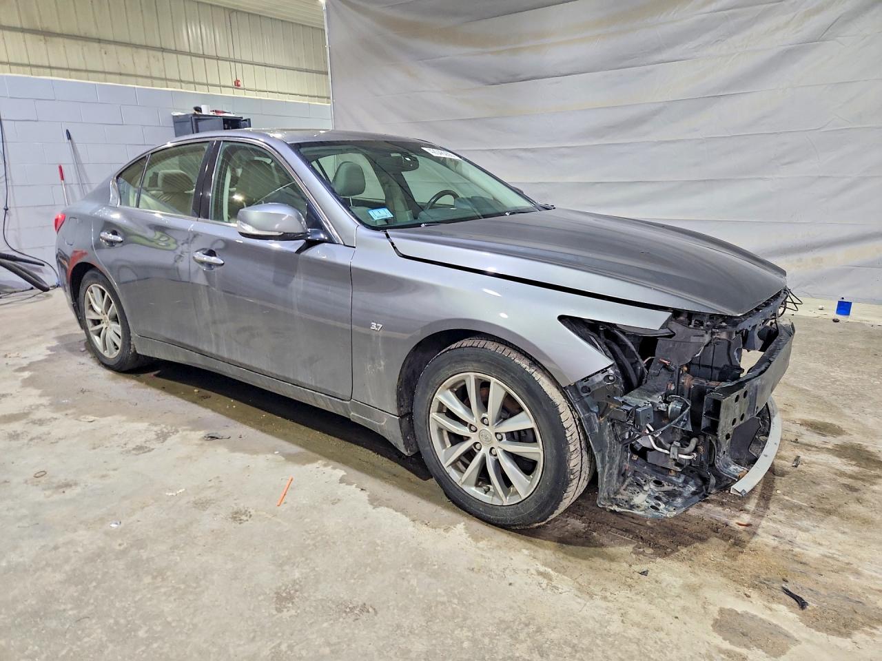 INFINITI Q50 Premium