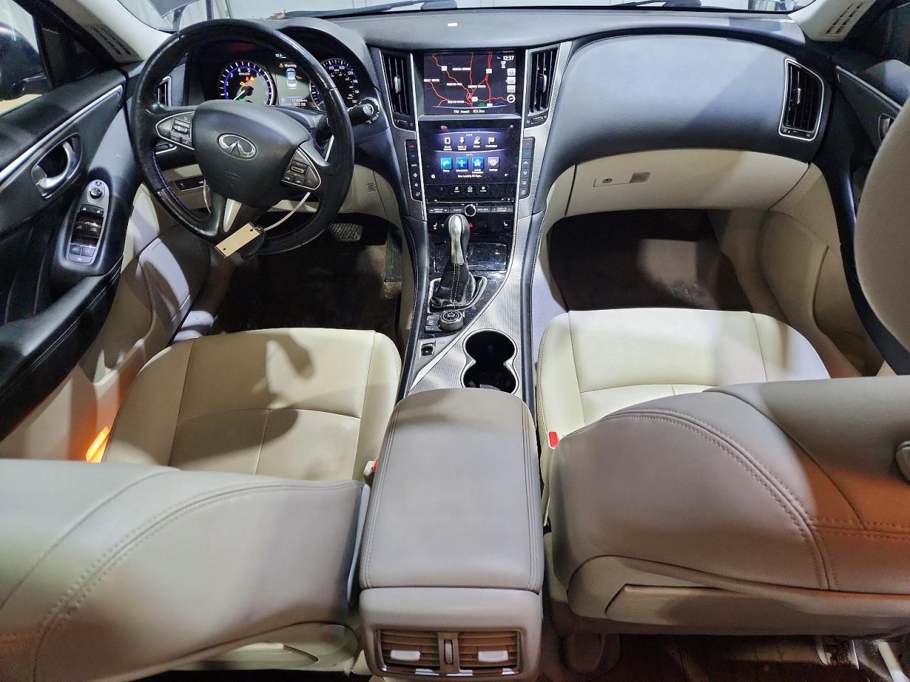 INFINITI Q50 Premium