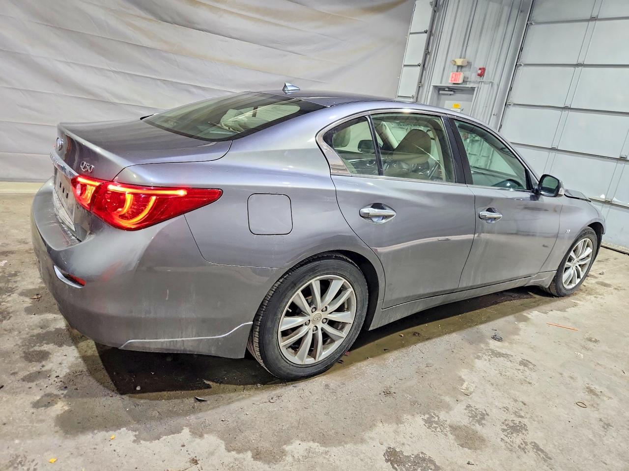 INFINITI Q50 Premium