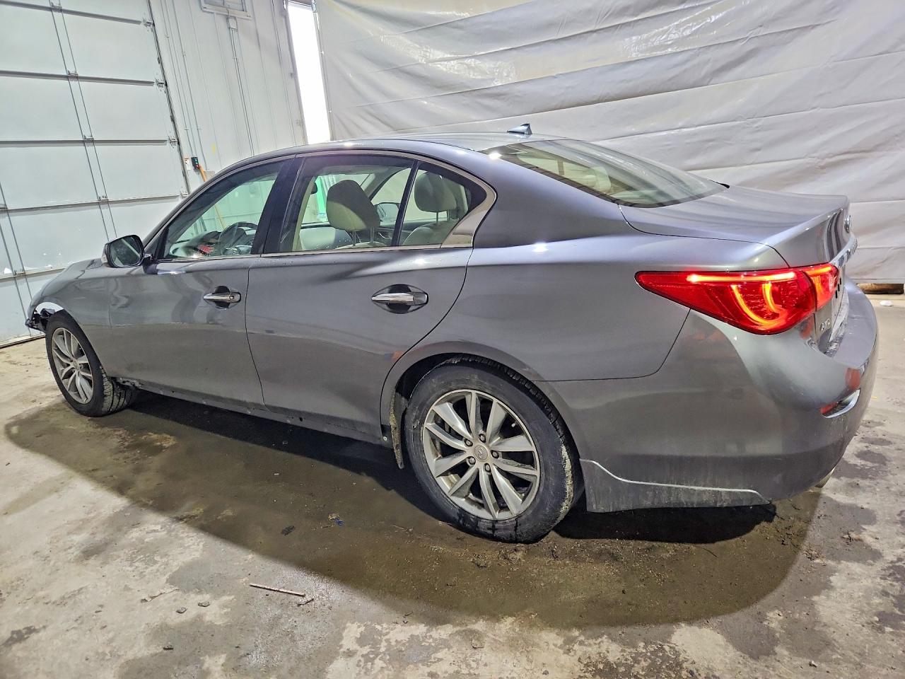 INFINITI Q50 Premium