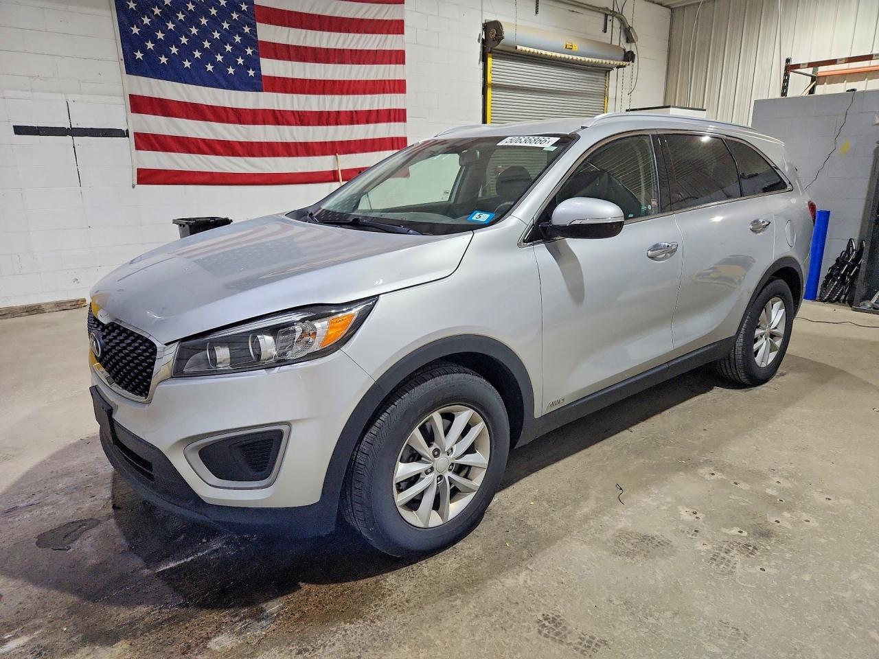 Salvage Kia Sorento Image