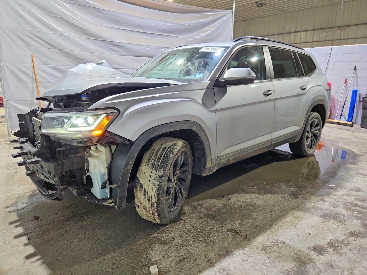 Salvage Volkswagen Atlas Image