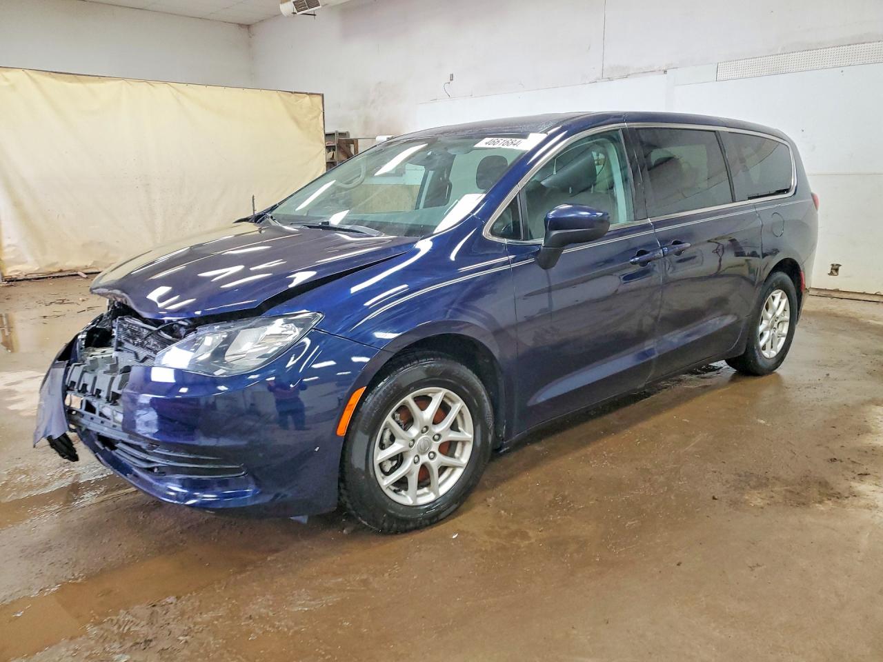 Salvage Chrysler Pacifica Image