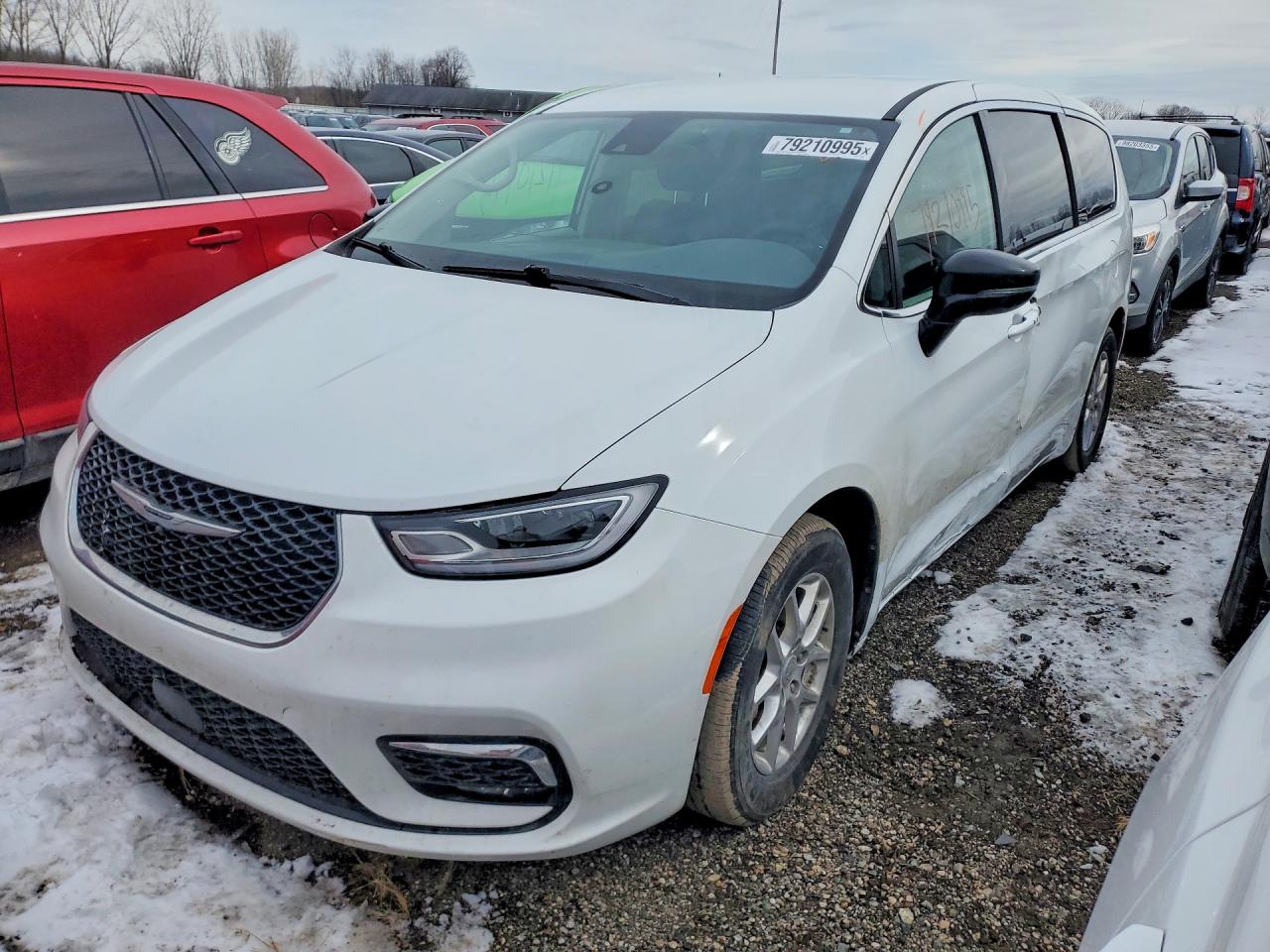 Salvage Chrysler Pacifica Image