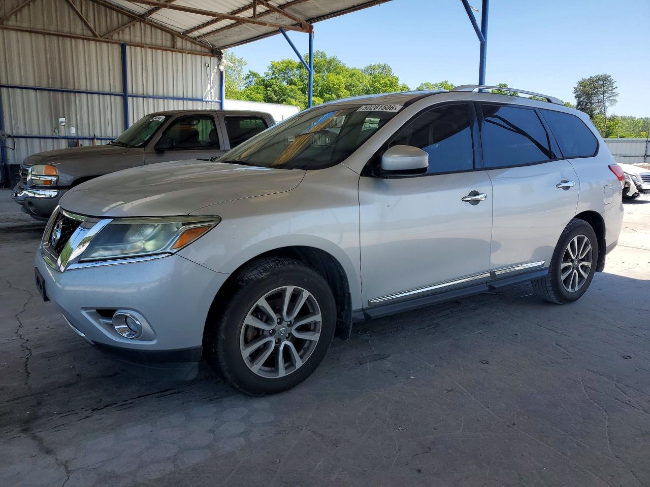 Salvage Nissan Pathfinder Image