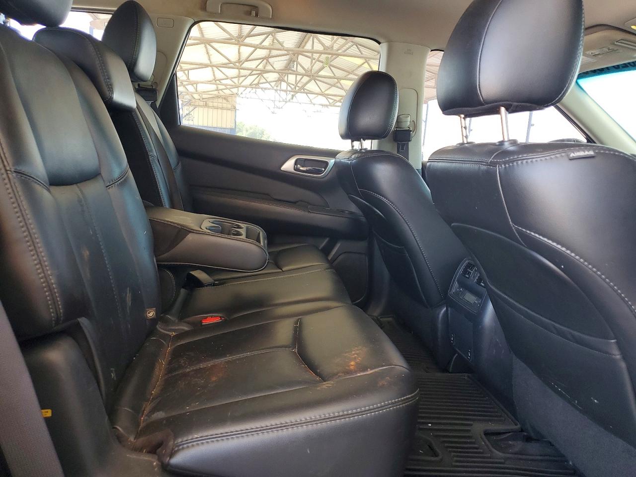 Nissan Pathfinder S