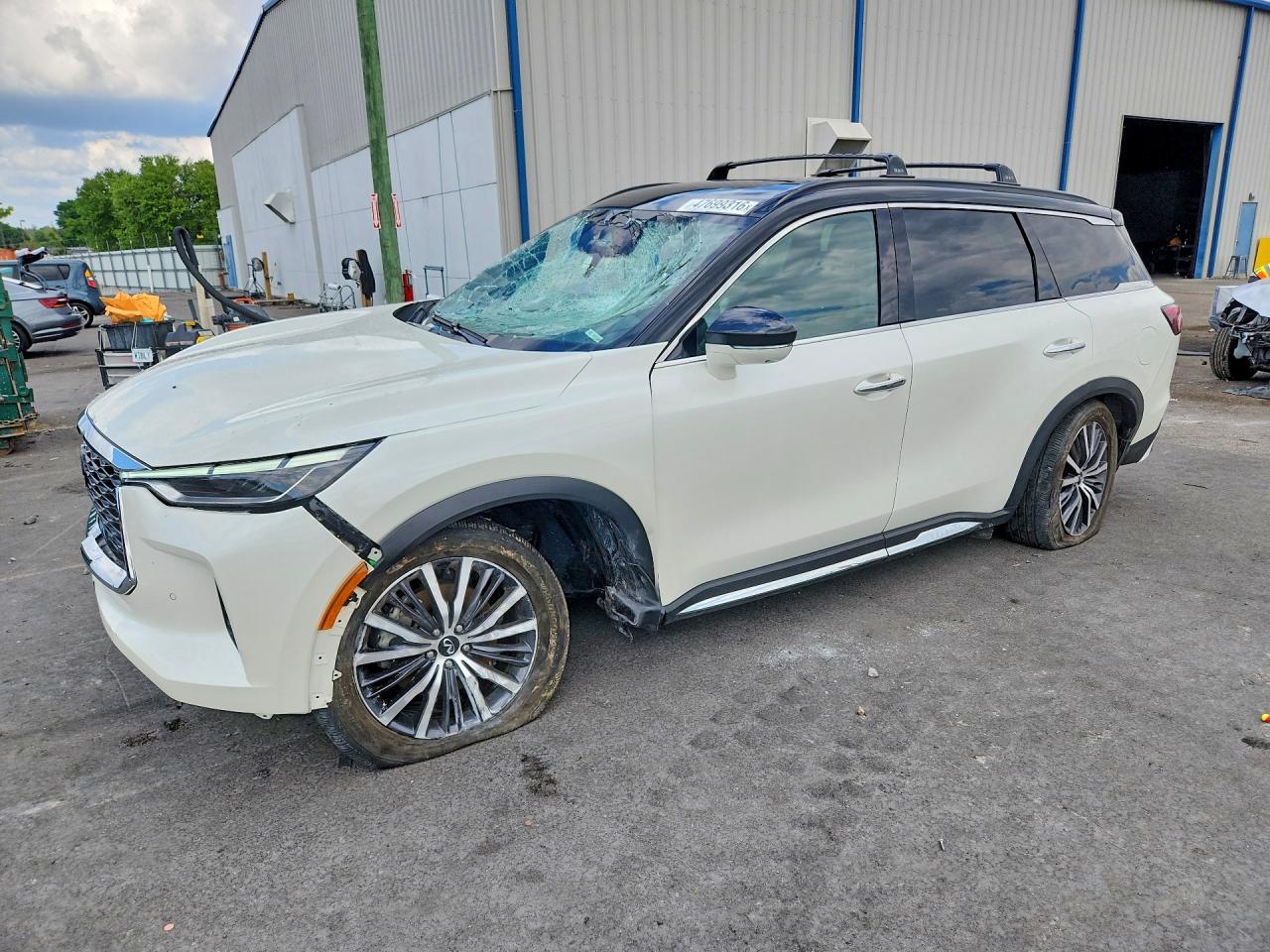 Salvage INFINITI Qx Image