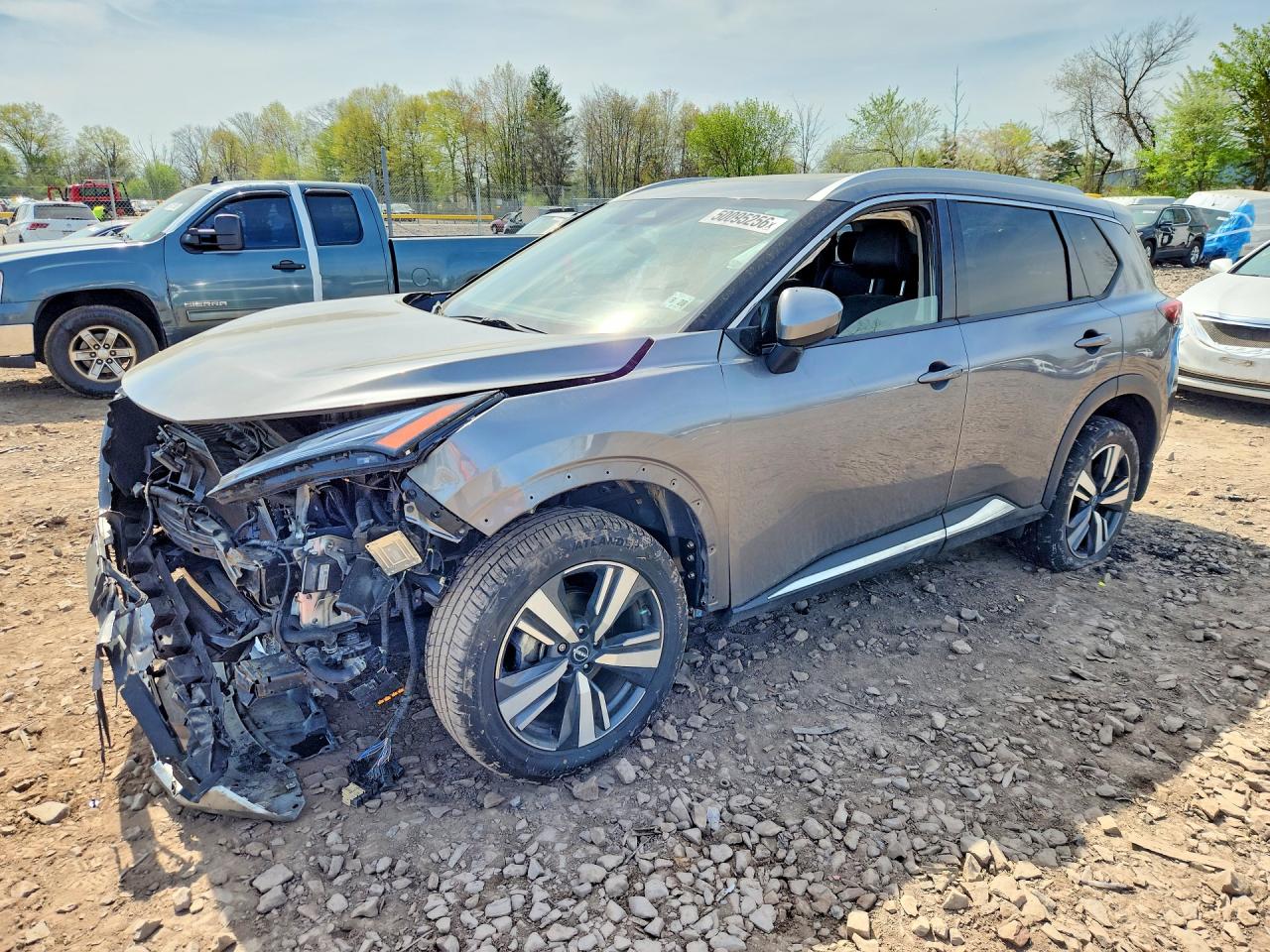 Salvage Nissan Rogue Image