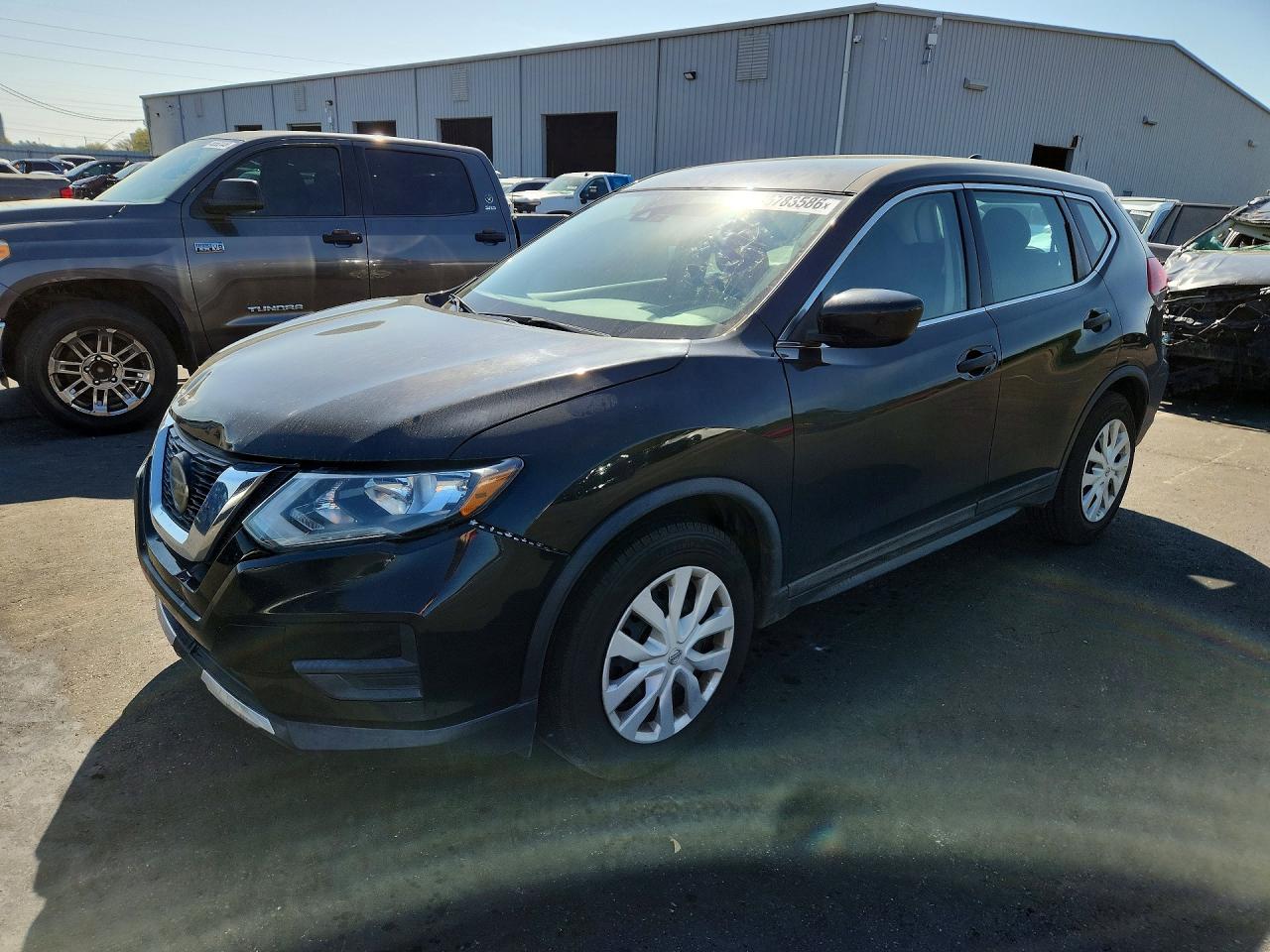 Salvage Nissan Rogue Image