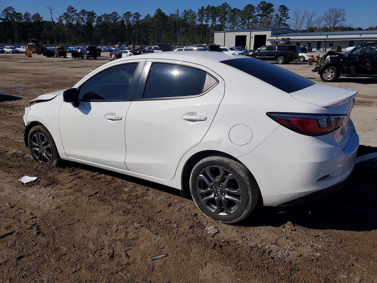 Toyota Yaris L