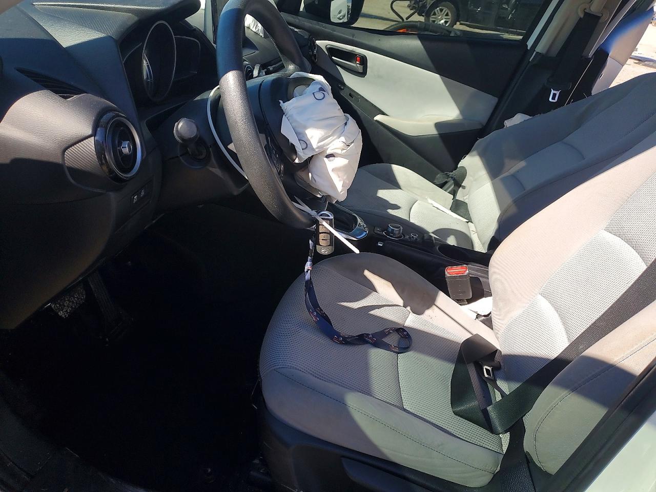 Toyota Yaris L