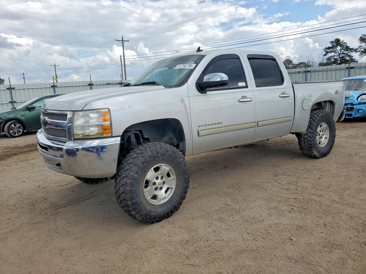 Salvage Chevrolet Silverado Image