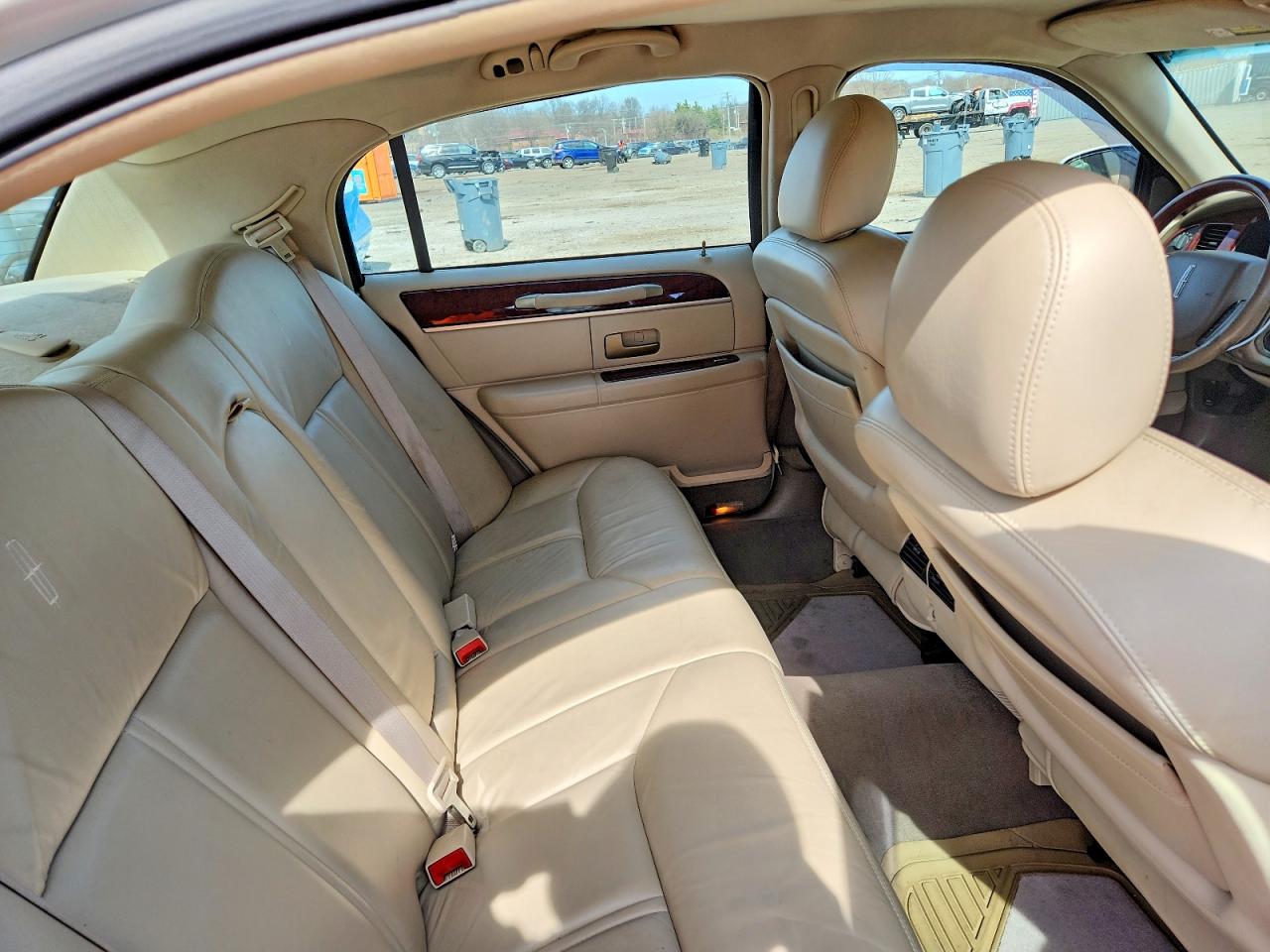 Lincoln Towncar Signature Limited