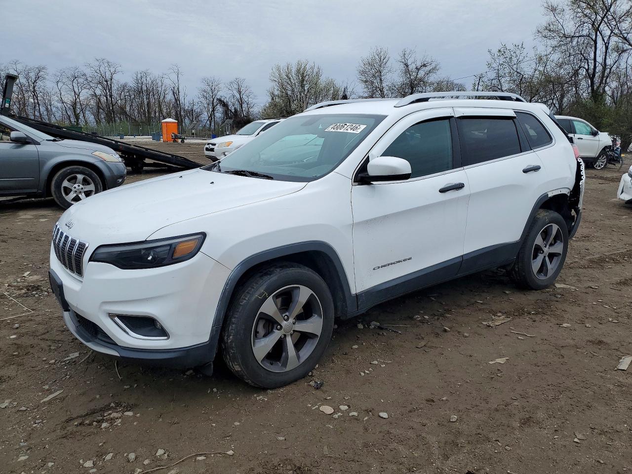 Salvage Jeep Cherokee Image