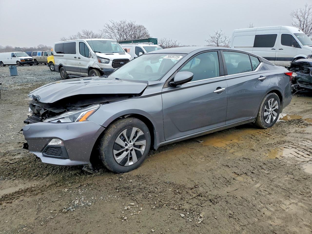 Salvage Nissan Altima Image