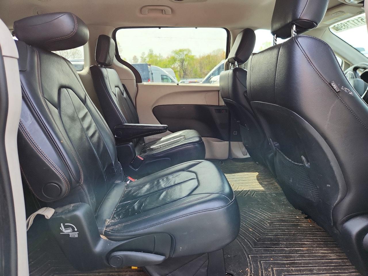 Chrysler Pacifica Touring L