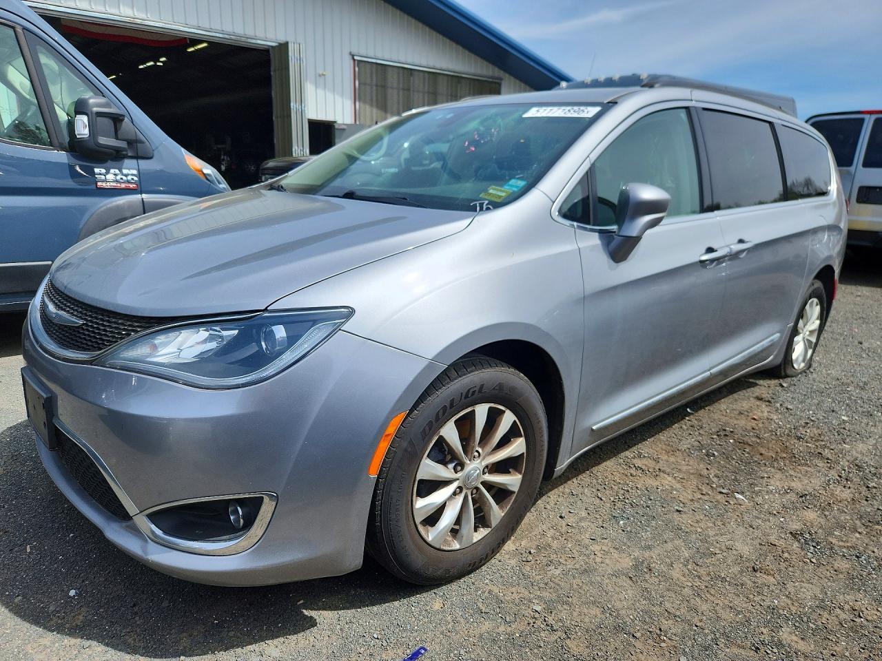 Salvage Chrysler Pacifica Image