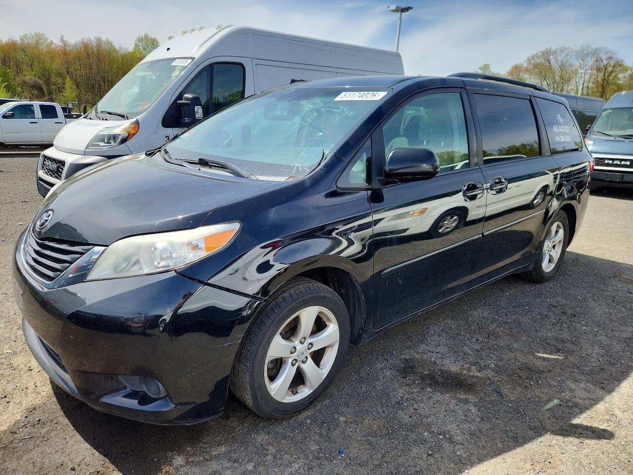 Salvage Toyota Sienna Image