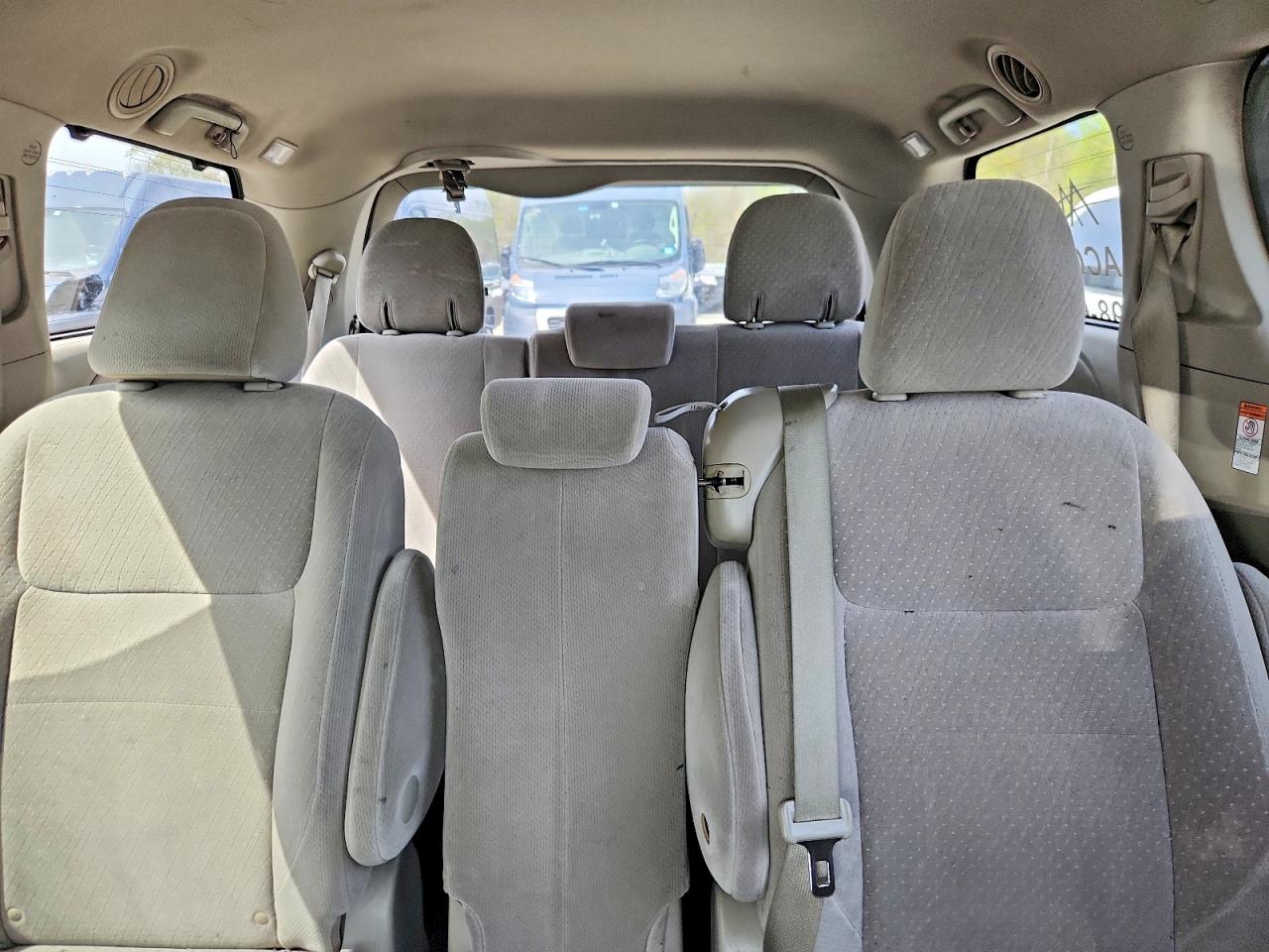 Toyota Sienna Le