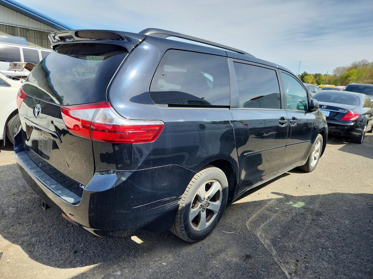Toyota Sienna Le