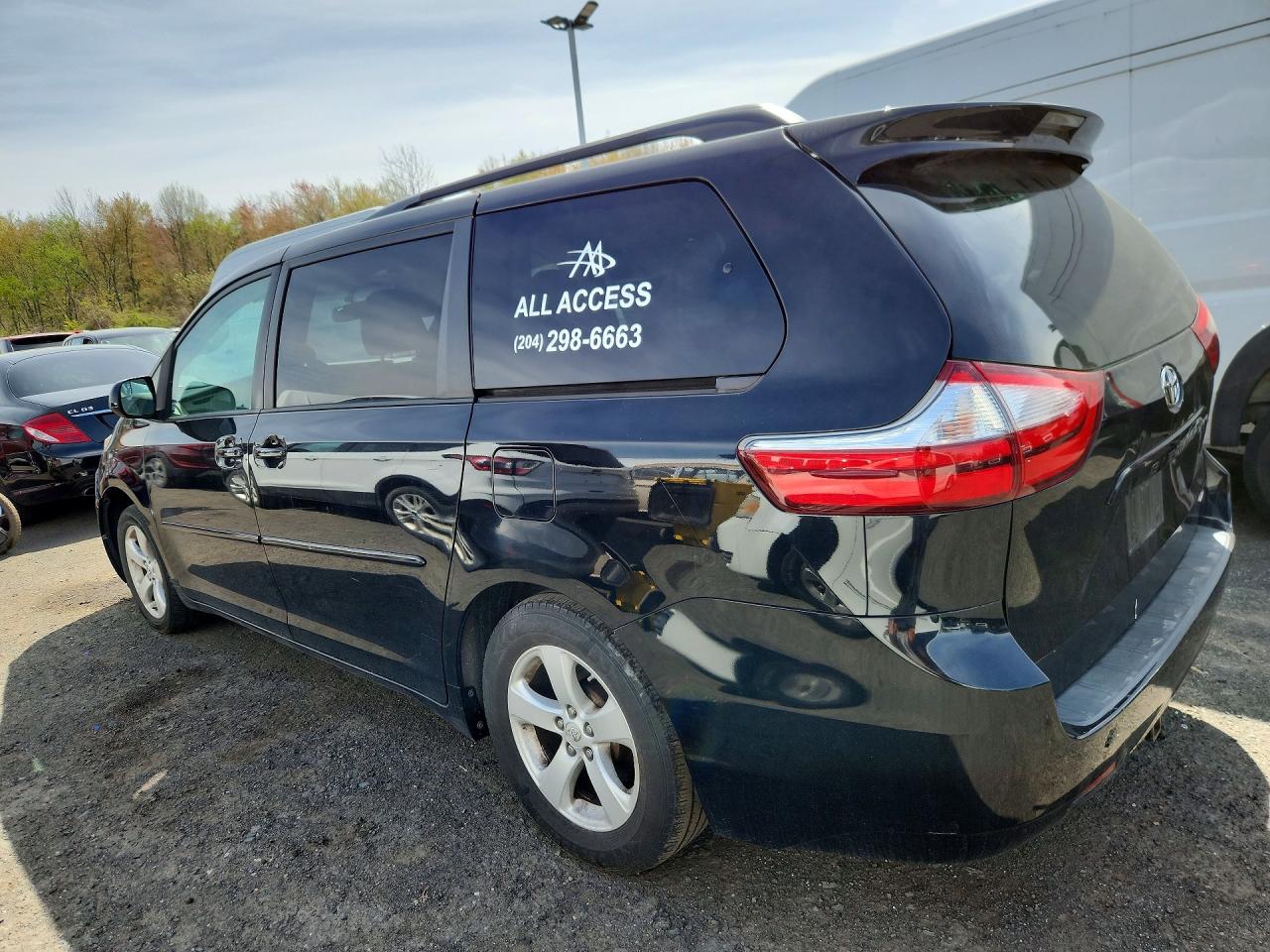Toyota Sienna Le