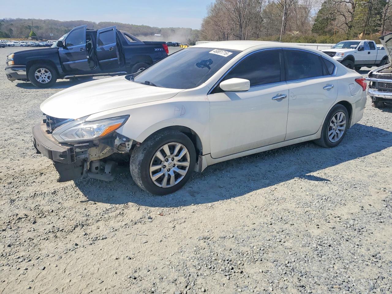 Salvage Nissan Altima Image