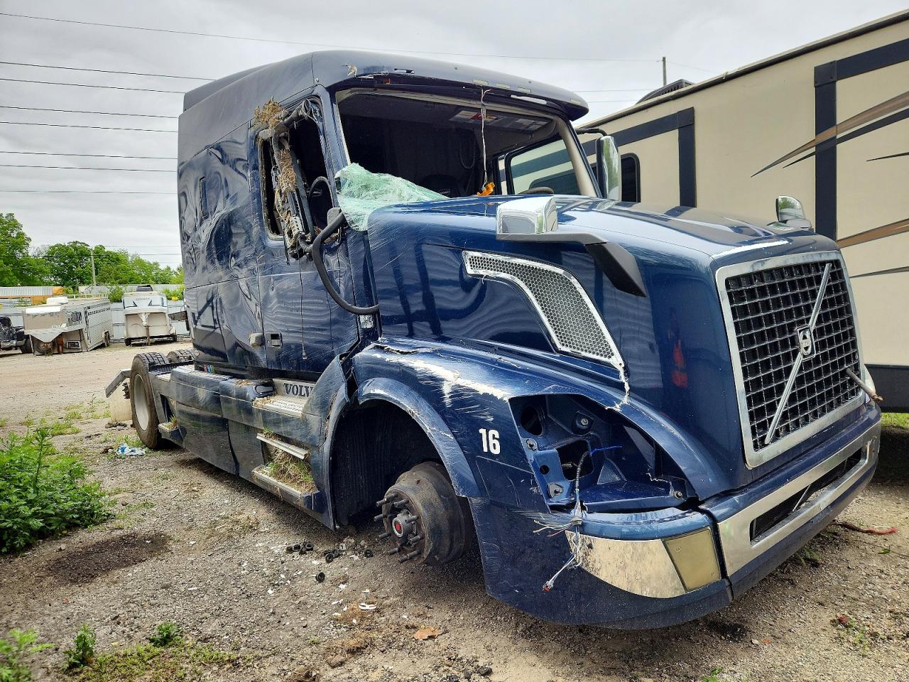 Salvage Volvo Vn Image