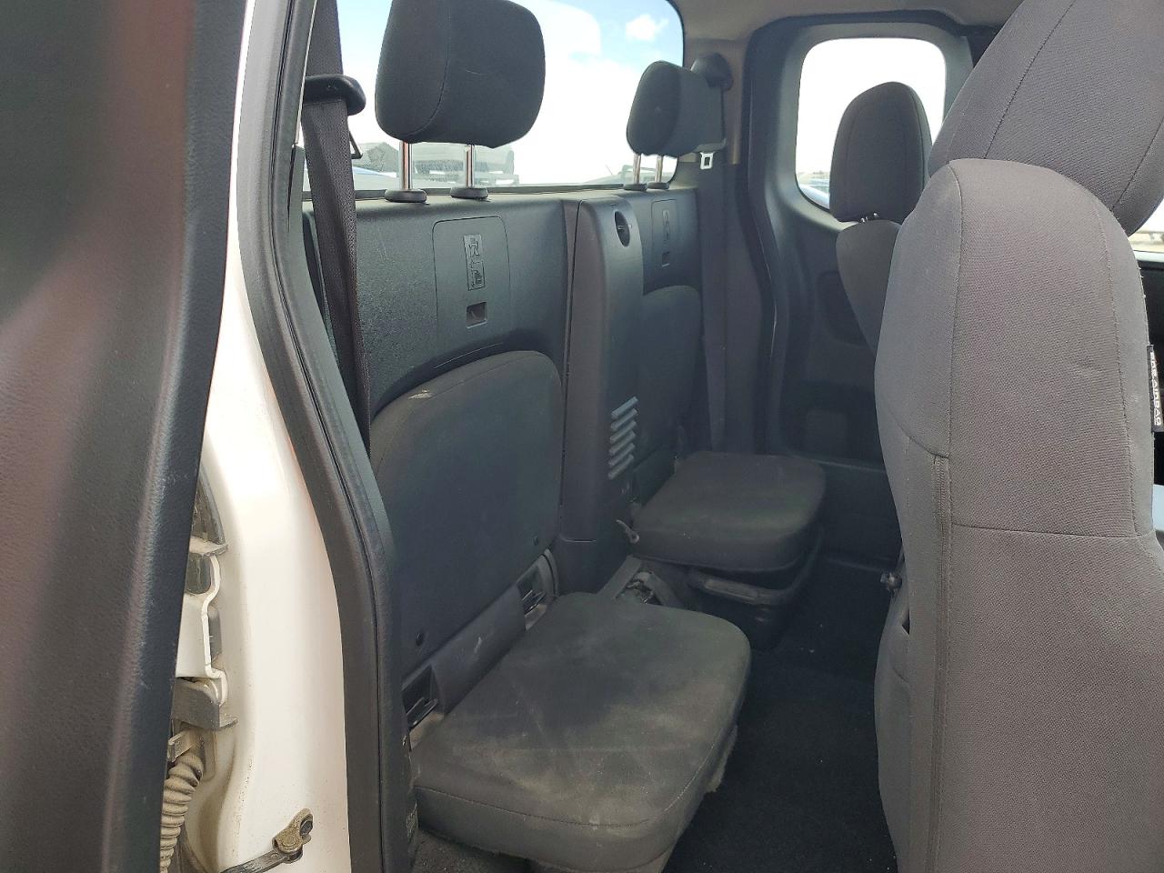 Nissan Frontier S