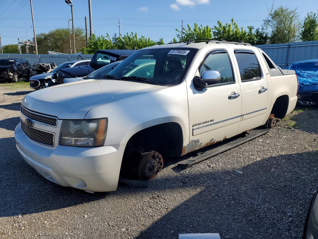 Salvage Chevrolet Avalanche Image