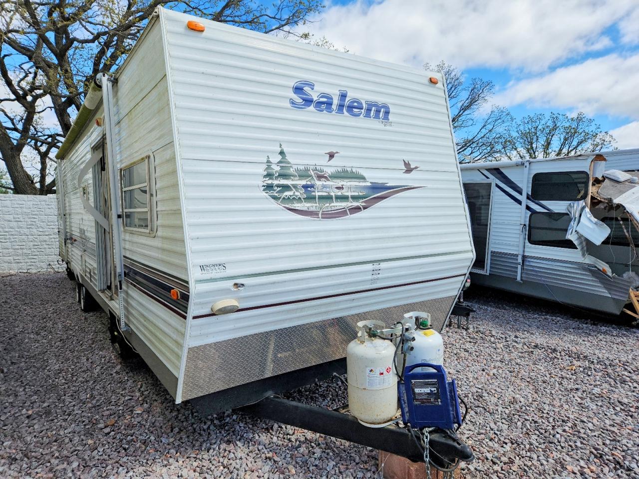 Salvage Salem Trailers Image