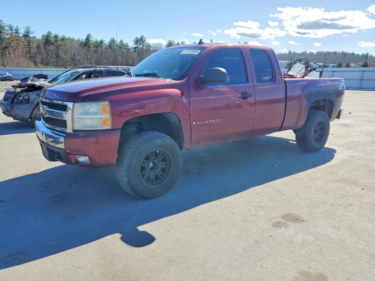 Salvage Chevrolet Silverado Image