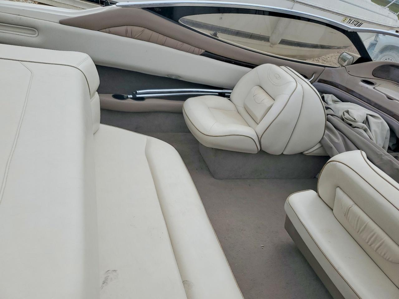 Regal 2565 Boat