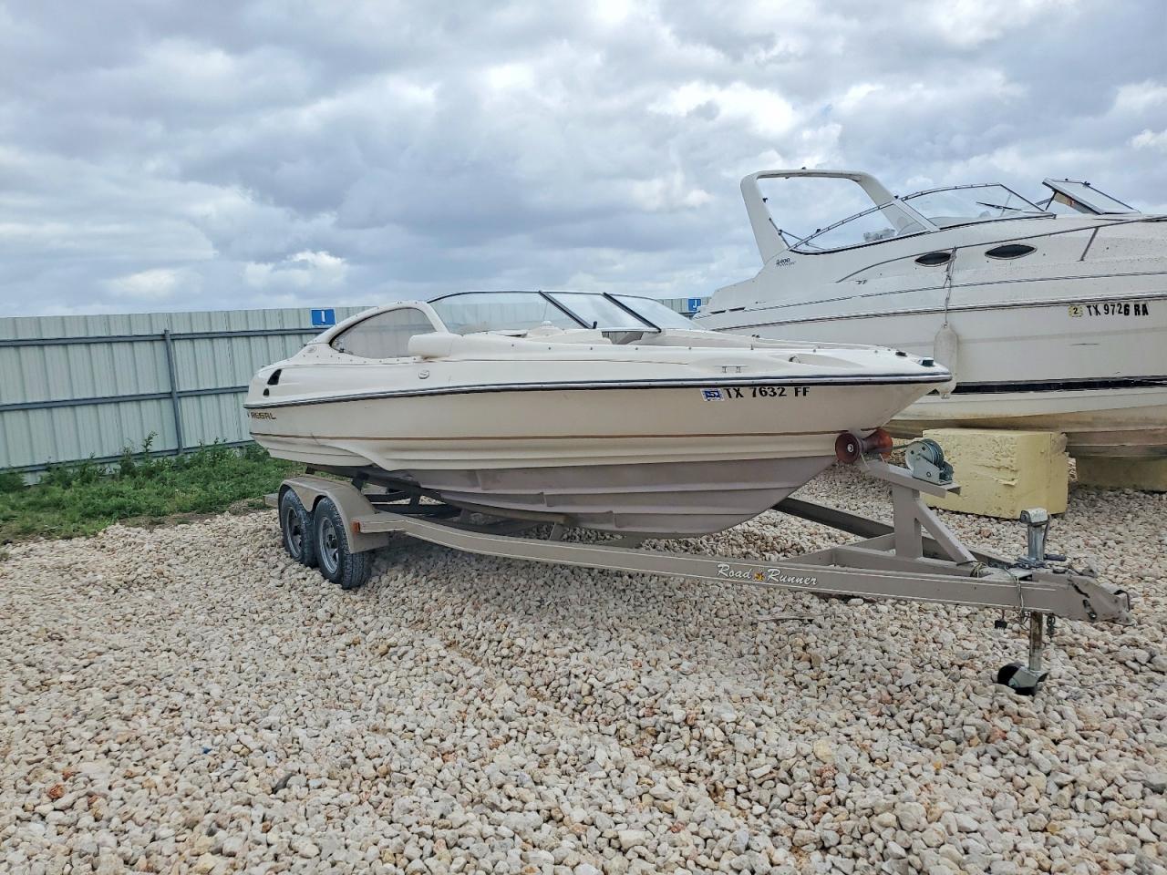 Salvage Regal 2565 Boat Image