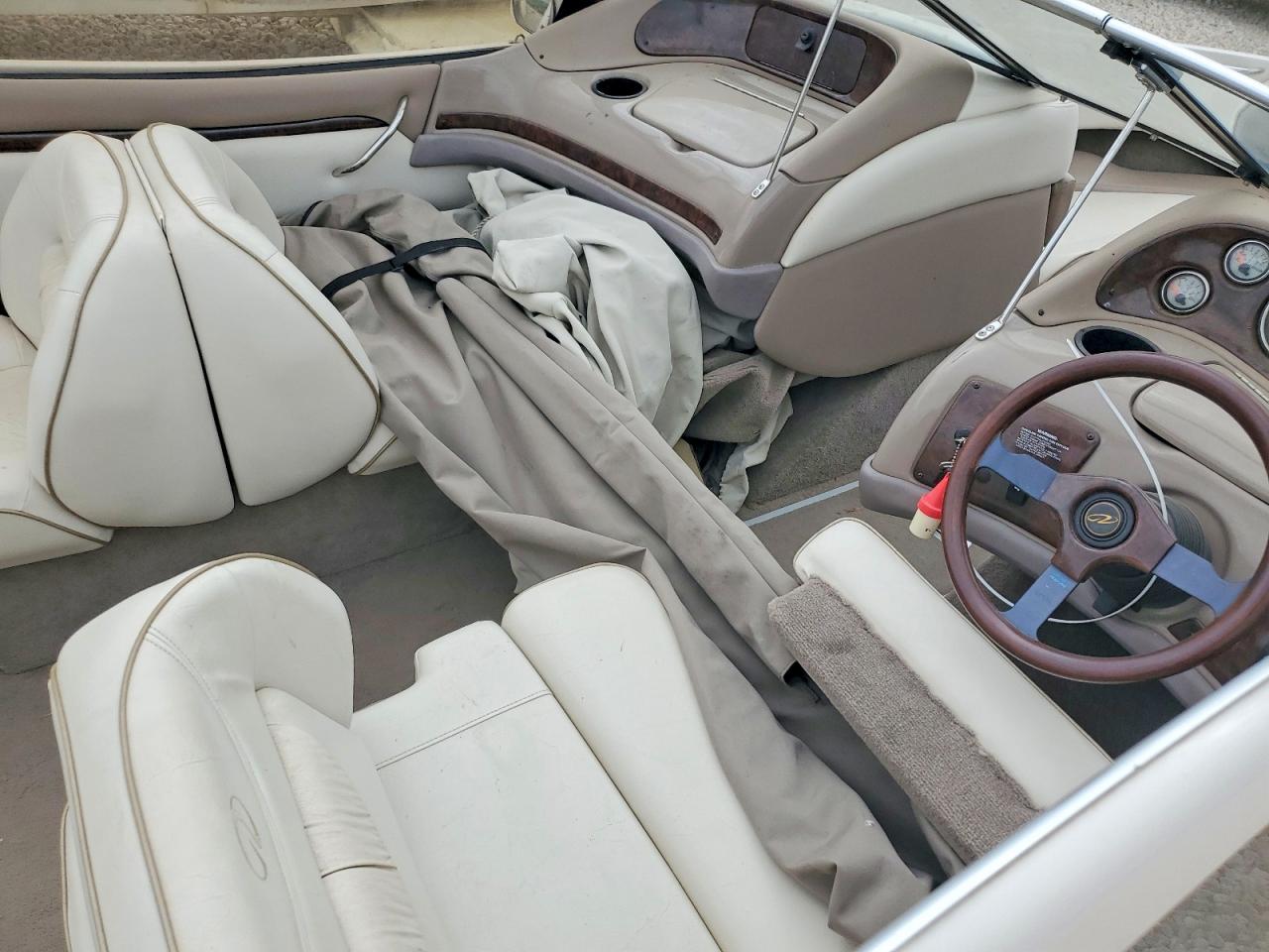 Regal 2565 Boat