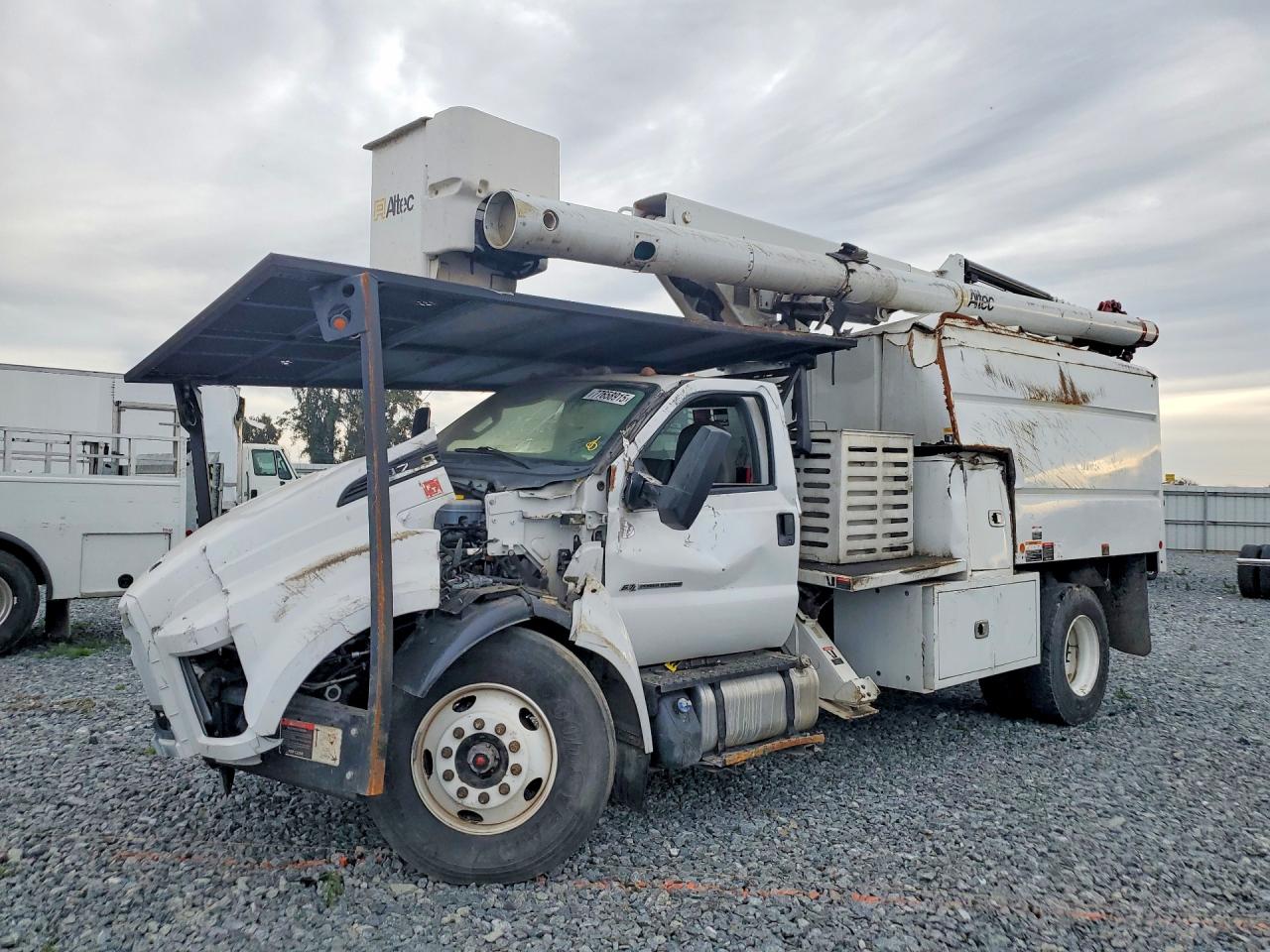 Salvage Ford F-750 Image