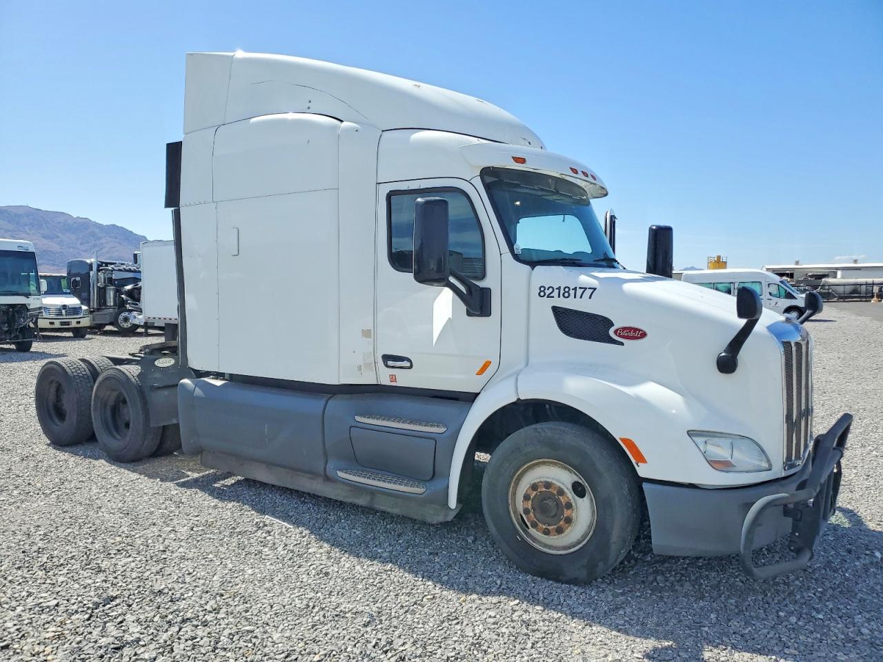 Salvage Peterbilt 579 Image