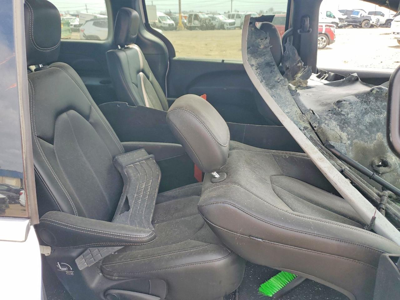 Chrysler Pacifica Select