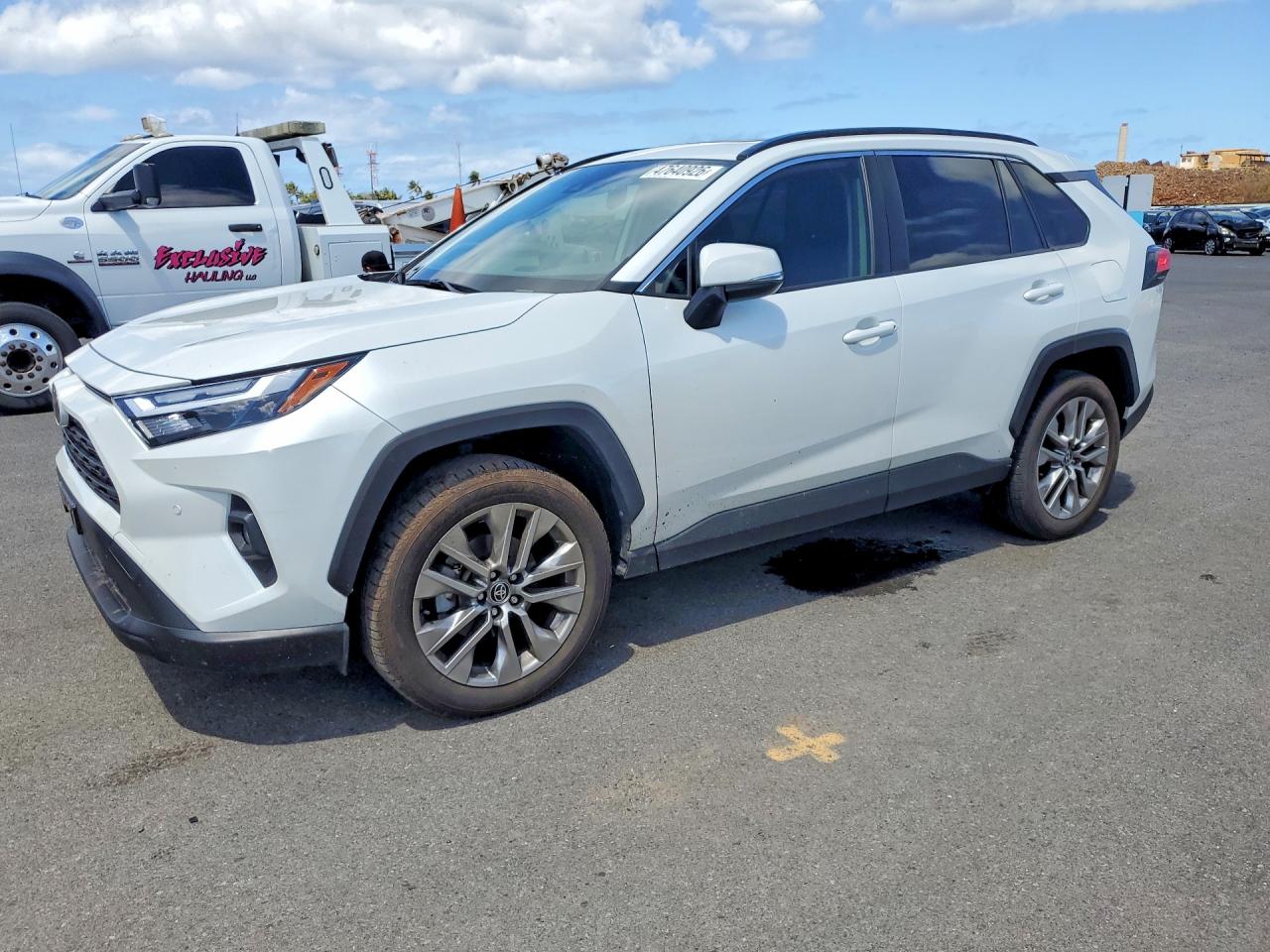 Salvage Toyota RAV4 Image