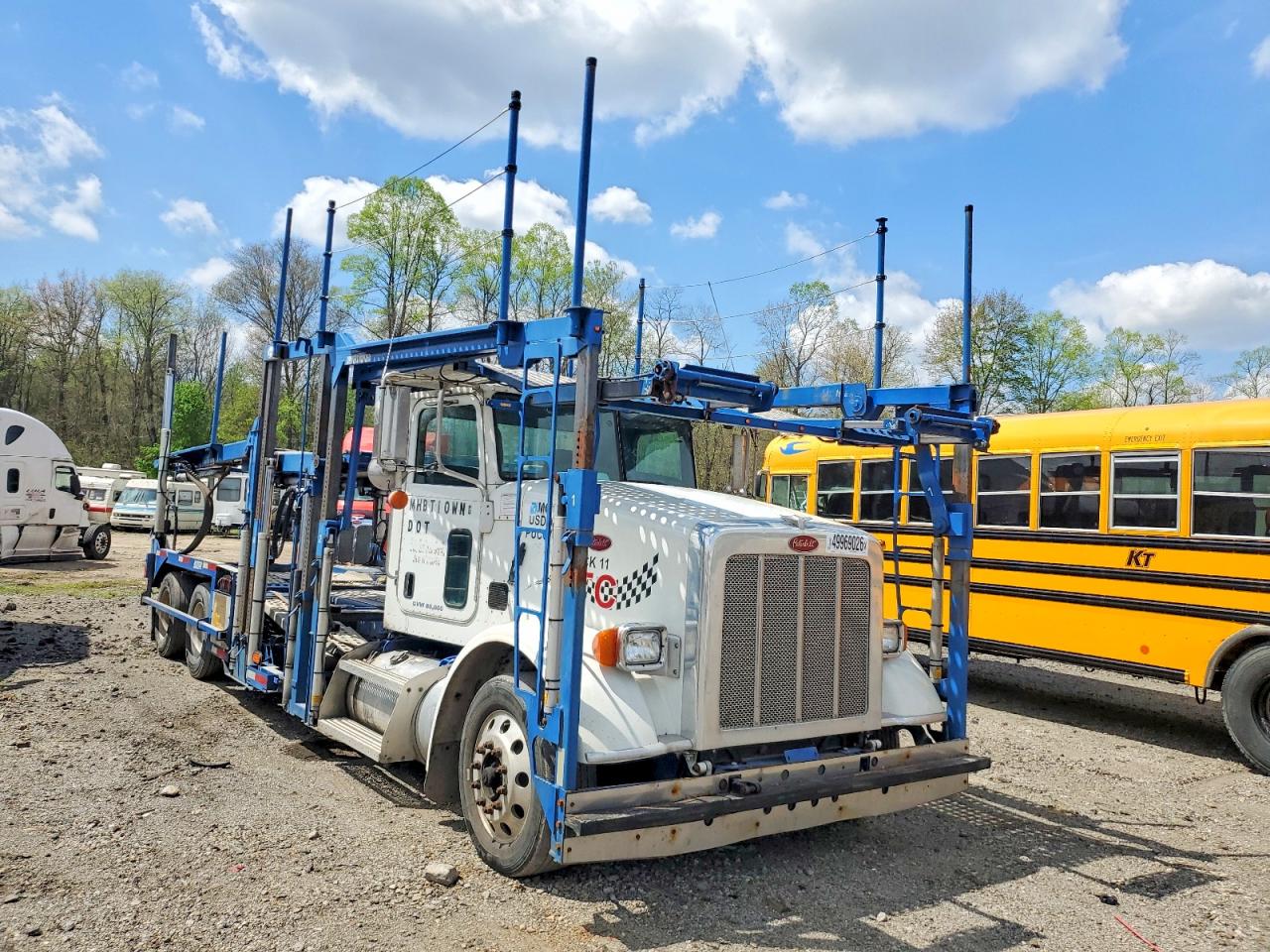 Salvage Peterbilt 365 Image