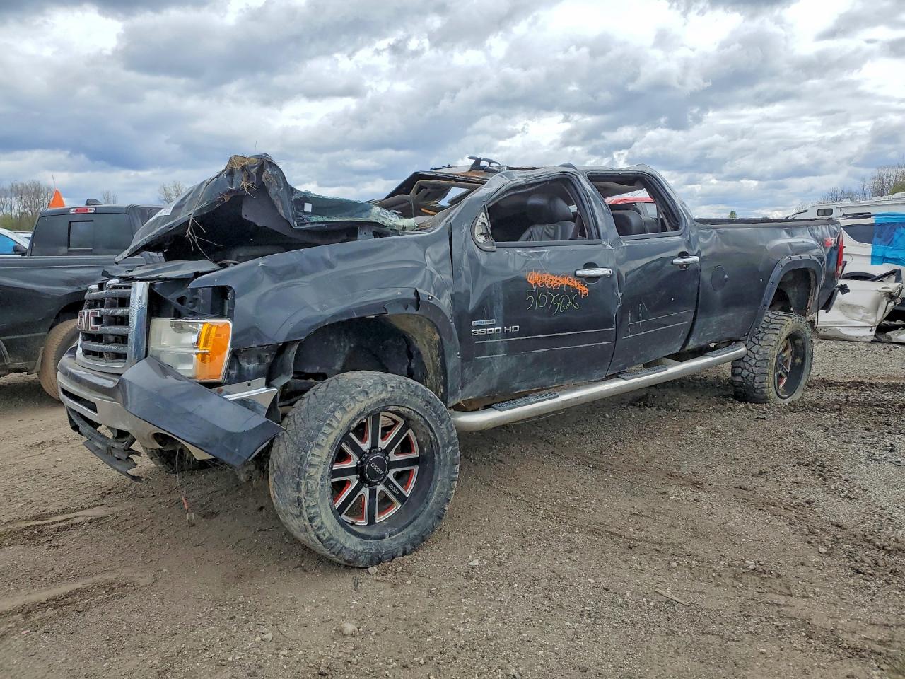 Salvage GMC Sierra Image